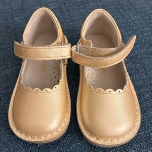 L’Amour girls Mary Jane gold dress shoes size 7